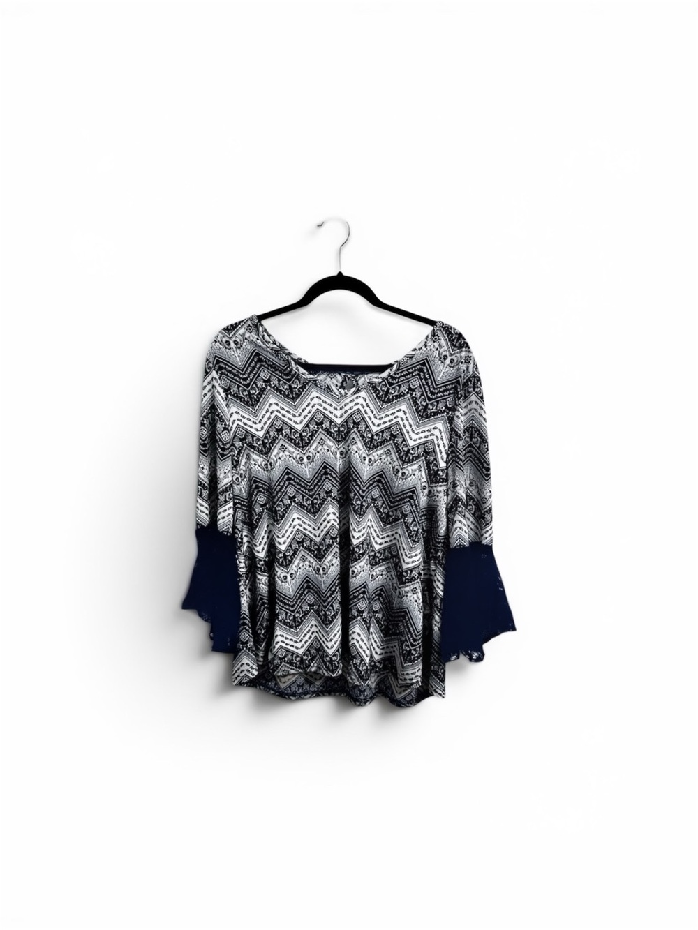 Stem & Vine XL Navy White Chevron Print Top 3/4 Bell Sleeve Keyhole Back Tunic